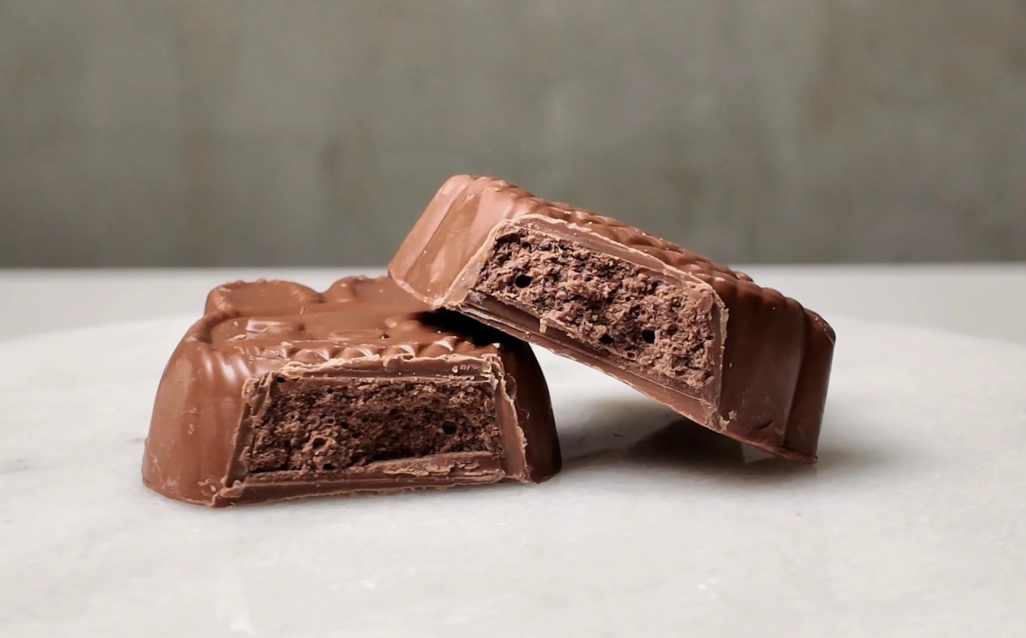 Viral Cartoon Chocolate Bar with Nutella Hazelnut Cream Filling - Image 3