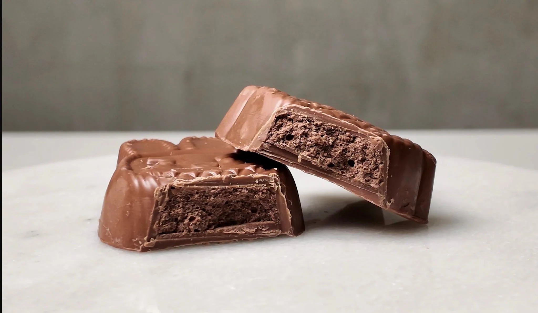 Viral Cartoon Chocolate Bar with Nutella Hazelnut Cream Filling - Image 6